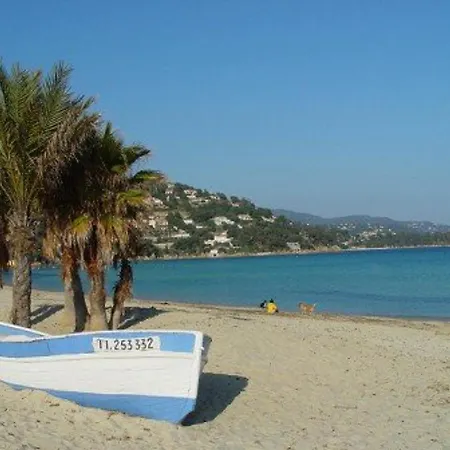 Calme, 4 Couchages, Proche Et Commerces, Terrasse Exposee Sud, Parking Privatif - Fr-1-251-508 Apartmán Le Lavandou